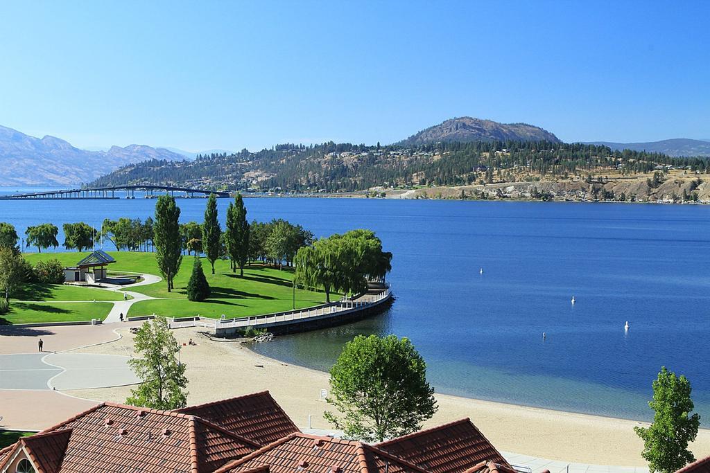 Sunset Waterfront Resort By Kelownacondorentals Extérieur photo