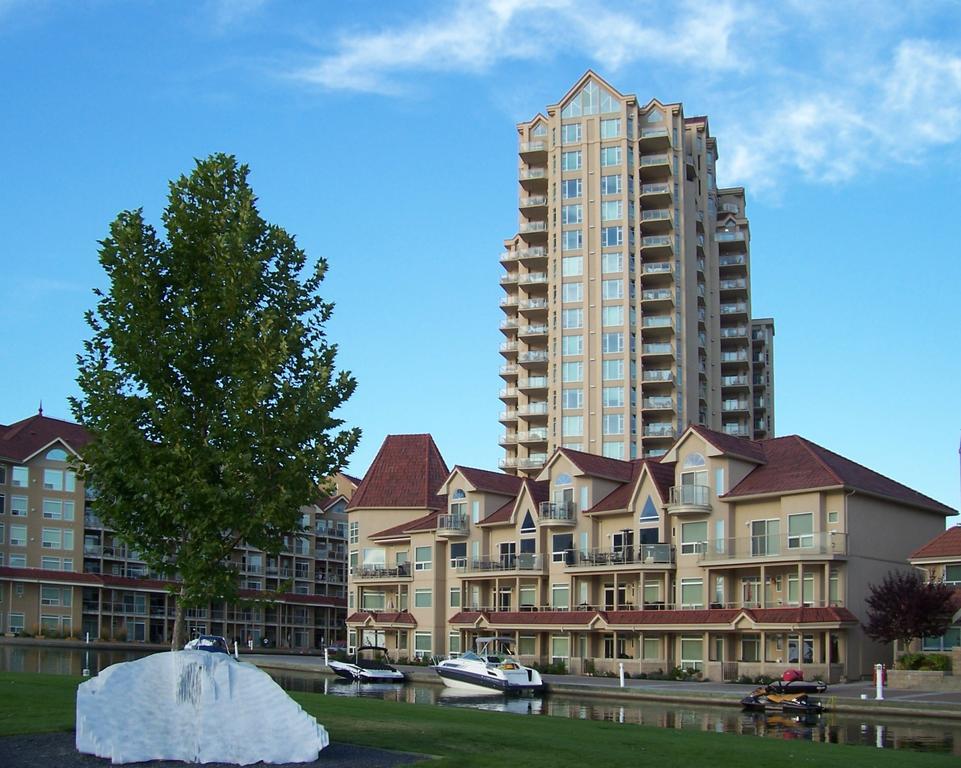 Sunset Waterfront Resort By Kelownacondorentals Extérieur photo