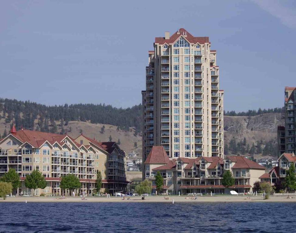 Sunset Waterfront Resort By Kelownacondorentals Extérieur photo