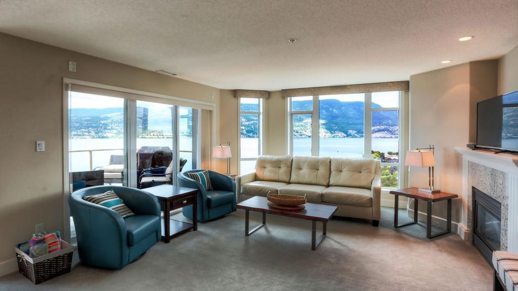 Sunset Waterfront Resort By Kelownacondorentals Extérieur photo