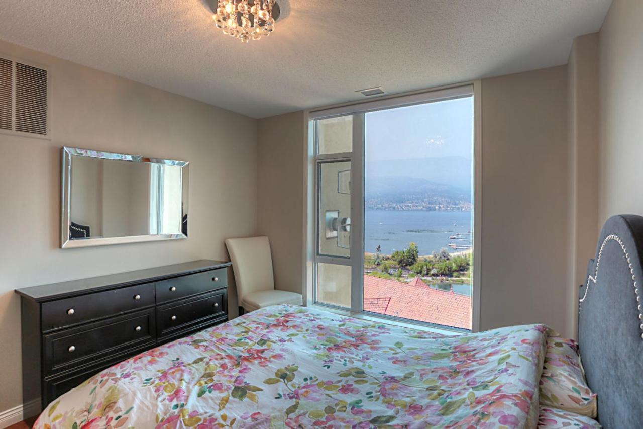 Sunset Waterfront Resort By Kelownacondorentals Extérieur photo