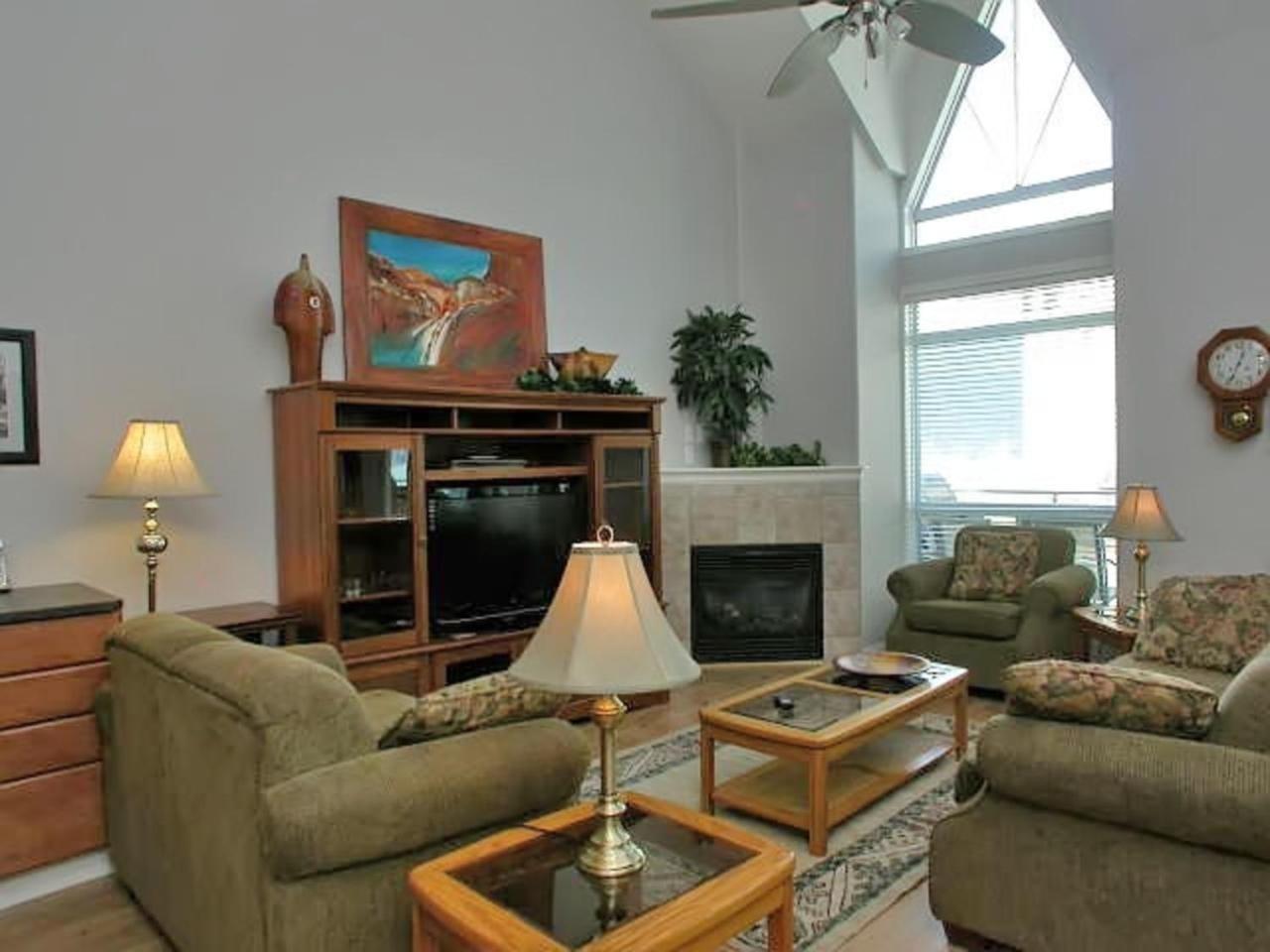 Sunset Waterfront Resort By Kelownacondorentals Extérieur photo