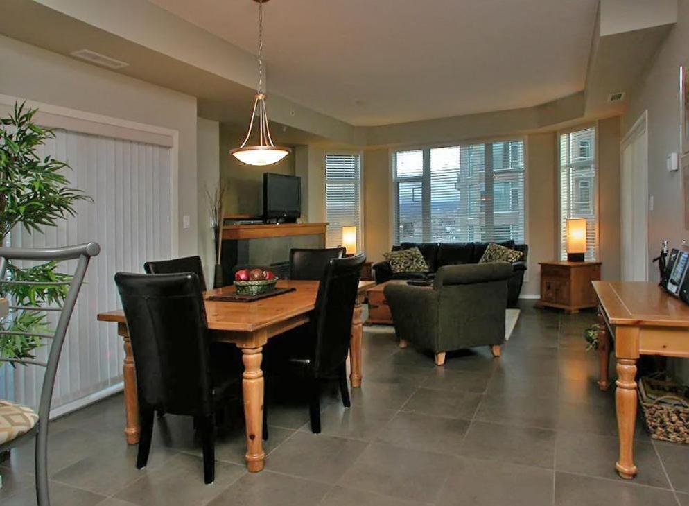Sunset Waterfront Resort By Kelownacondorentals Extérieur photo